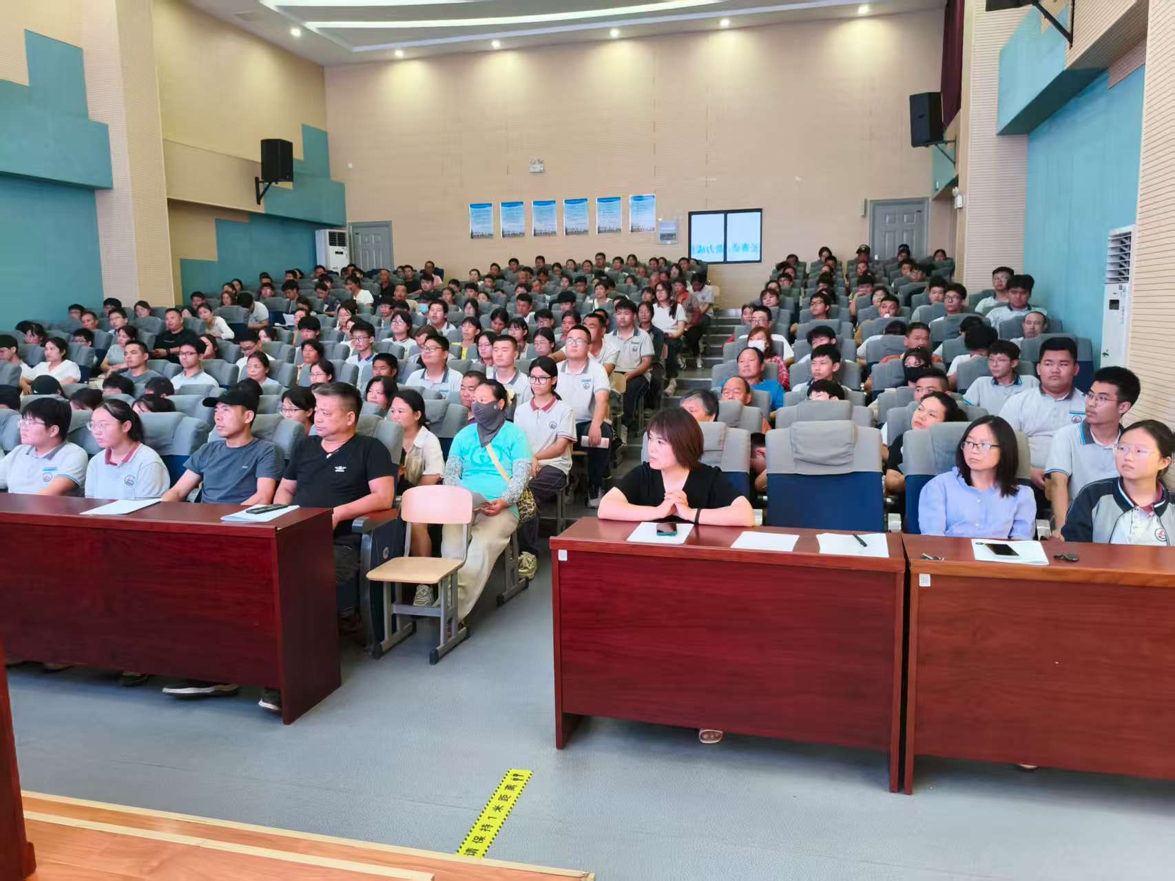 2025.9家长会4.jpg